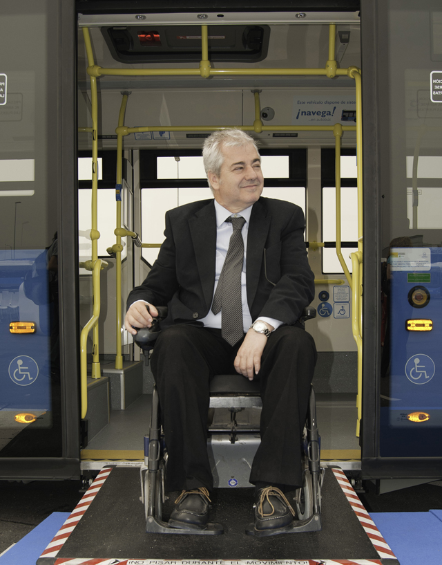 EMT asegura el viaje a las personas con movilidad reducida
